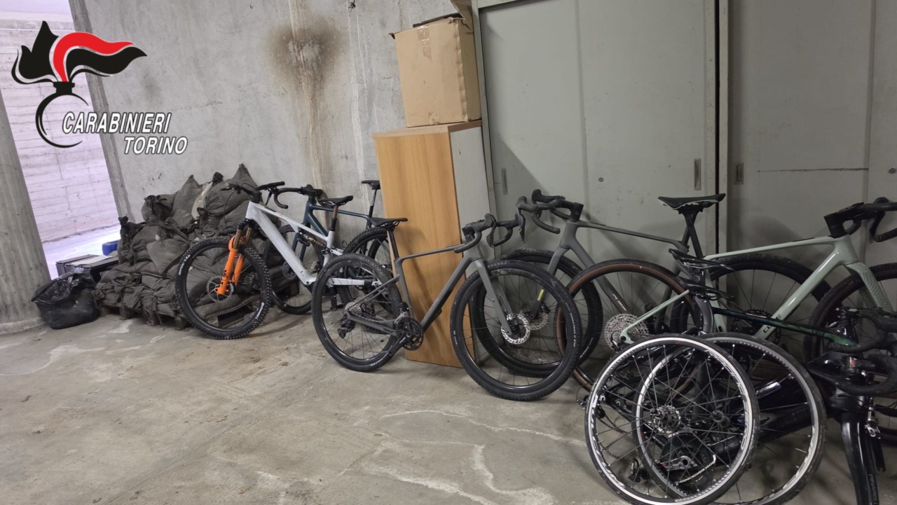 Carabinieri recuperano 20 biciclette rubate in un furto audace