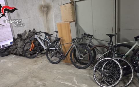 Carabinieri recuperano 20 biciclette rubate in un furto audace