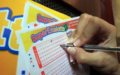Jackpot da 183 milioni sfiorato a Ivrea con il SuperEnalotto