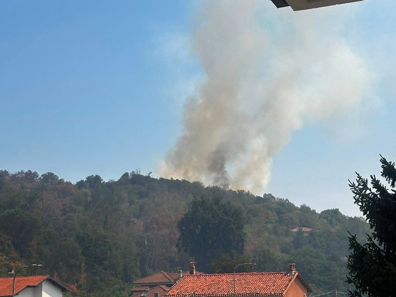 Incendio a Pavone Canavese: fiamme sulla Paraja Auta, attivati i soccorsi