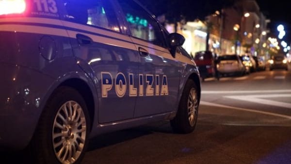 Un 22enne tunisino rapina un negozio e aggredisce i poliziotti a Ivrea